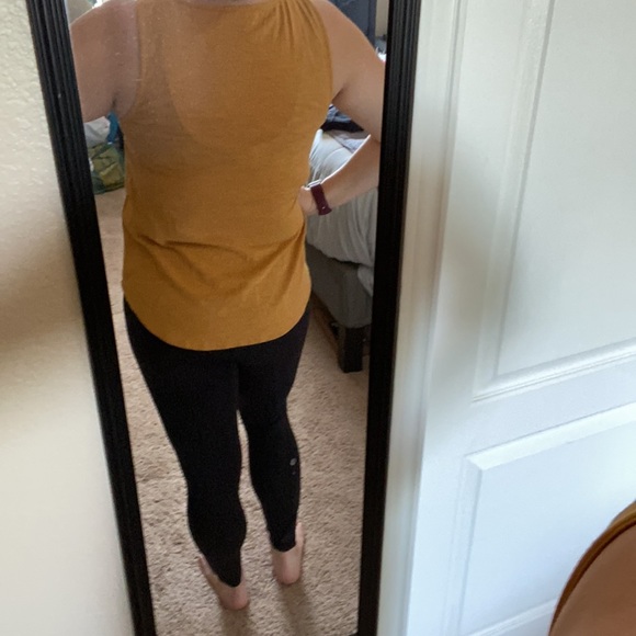 Universal Thread Tank - Picture 2 of 7